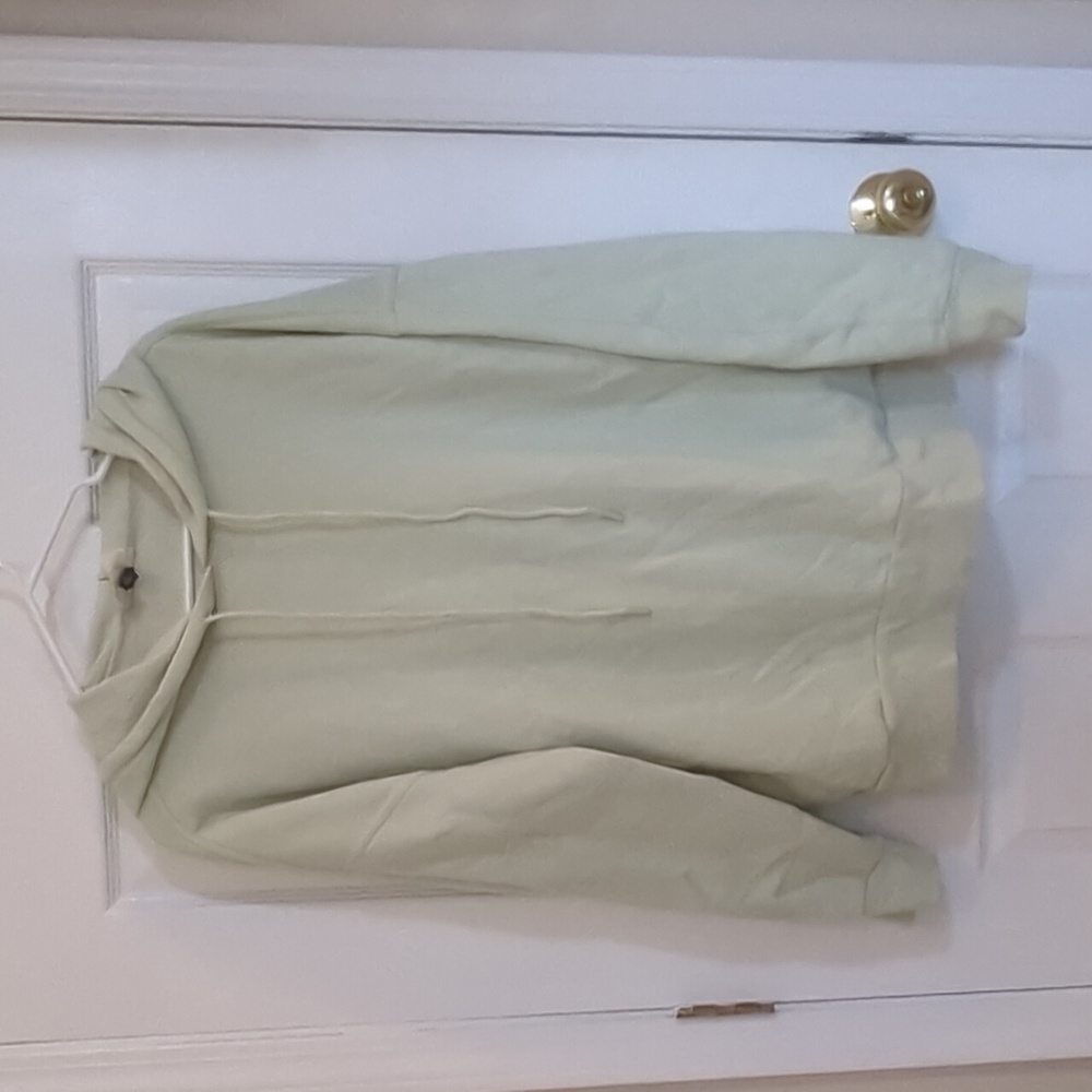 Green universal threads hoodie